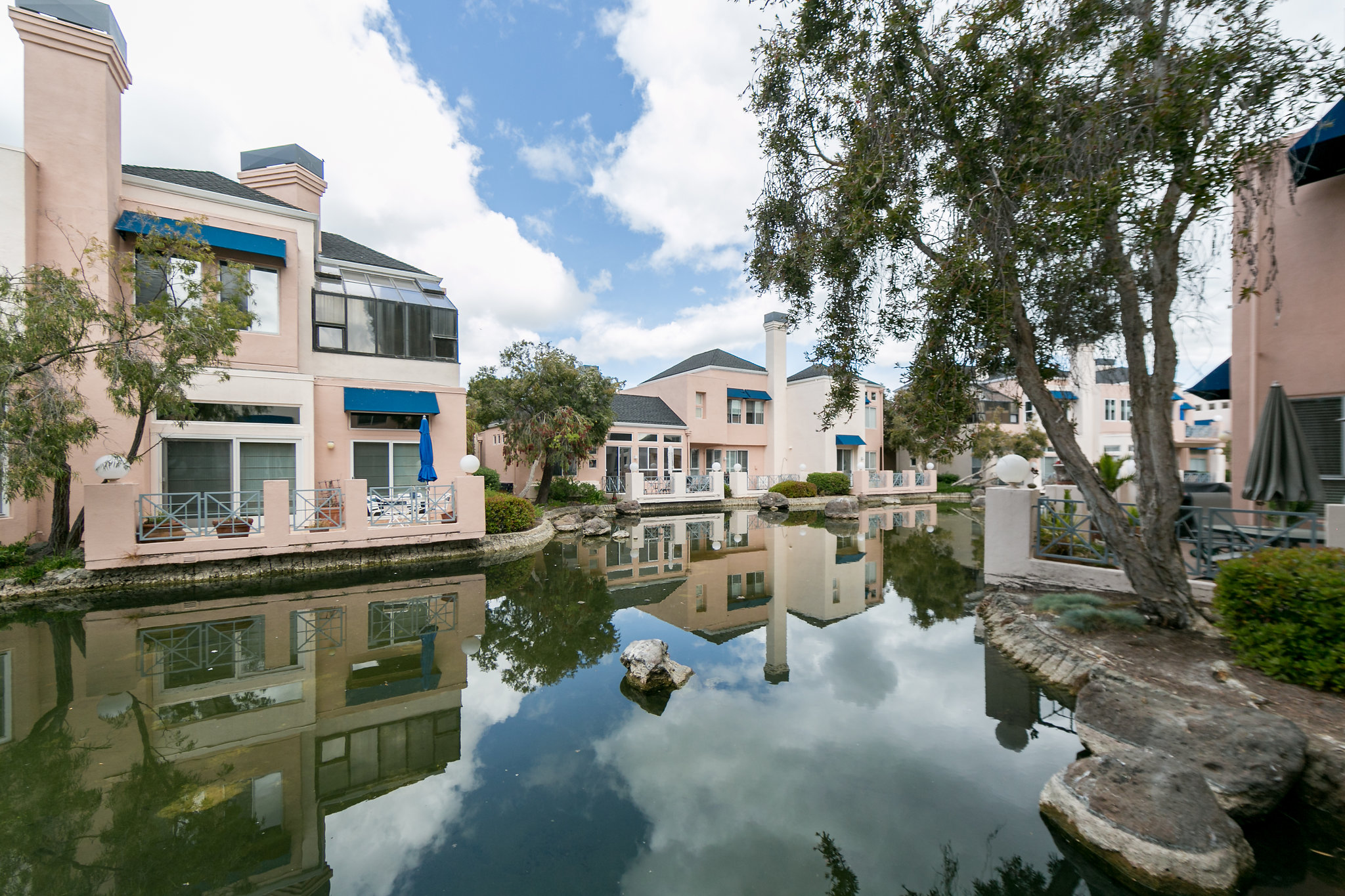 837 Lakeshore Drive